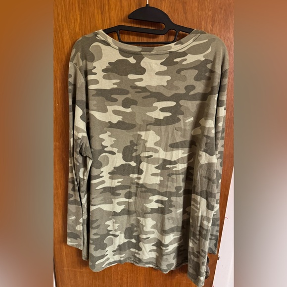 Ladies long sleeve camo tee by Terra & Sky, GUC, size 1X (16W - 18W) - Picture 2 of 8